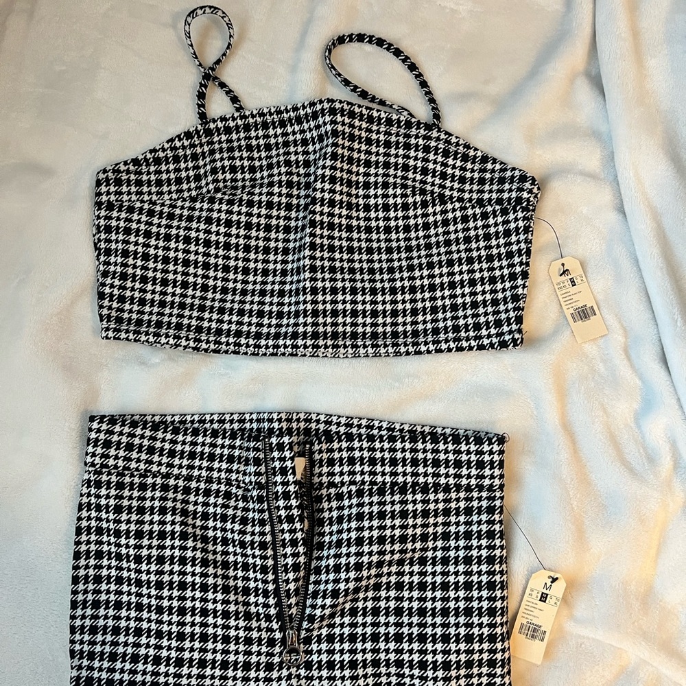 Two piece set Garage, black and white checkered, size medium NEW
